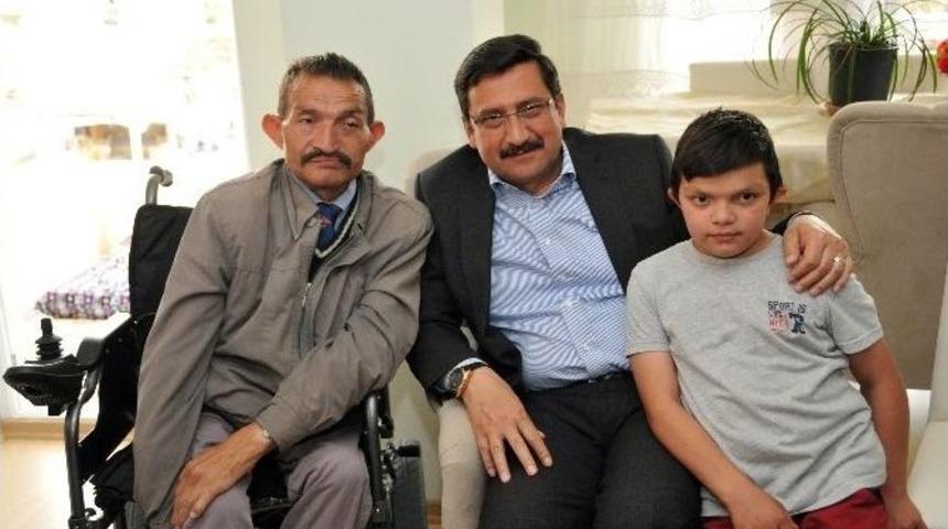 Başkan Ak&rsquo;tan Adaşına Ak&uuml;l&uuml; Ara&ccedil; S&uuml;rprizi