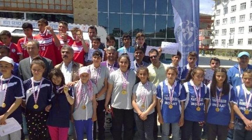 Namağlup Esendere Ortaokulu T&uuml;rkiye Şampiyonluğu Yolunda