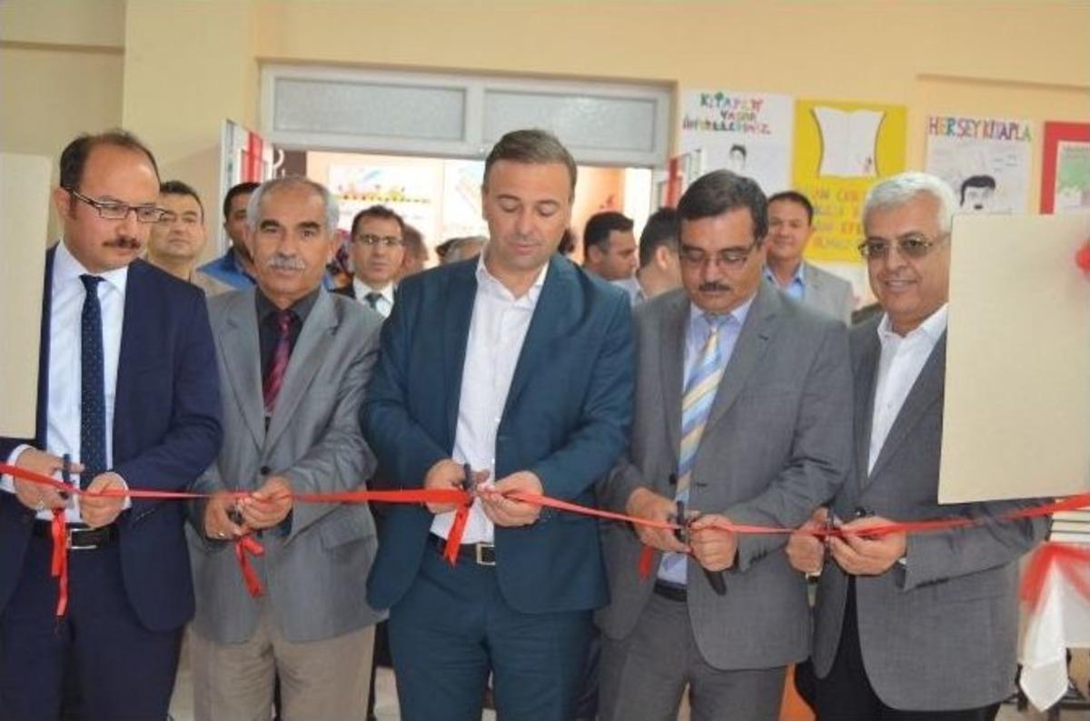 Kula&rsquo;da 5 Bin 462 Kitaplık Sergi A&ccedil;ıldı