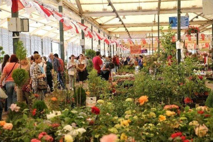 Karşıyaka’da Çiçek Festivaline Buruk Açılış