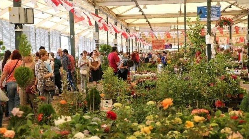 Karşıyaka&rsquo;da &Ccedil;i&ccedil;ek Festivaline Buruk A&ccedil;ılış