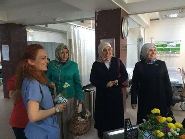 Ak Kadınlar Hemşireleri Unutmadı 1