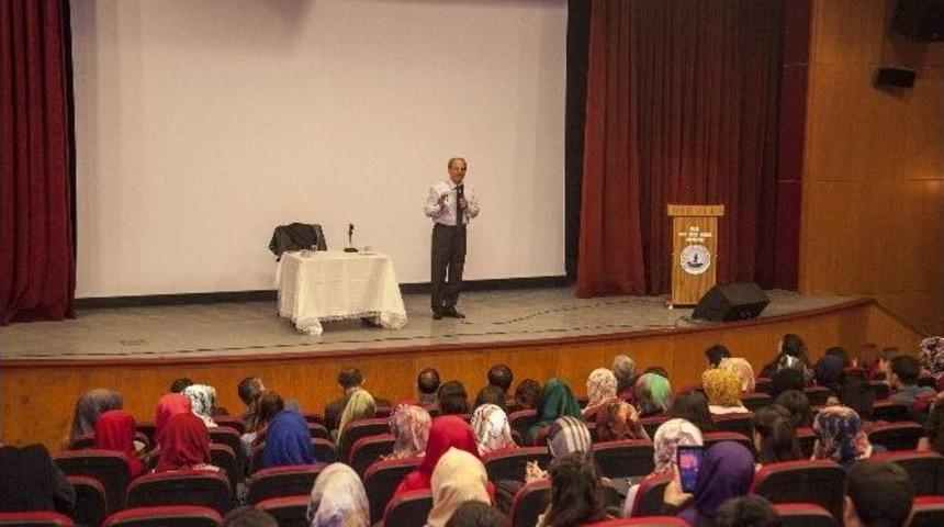 Eğitimci-yazar Halit Ertuğrul Ahlat&rsquo;ta