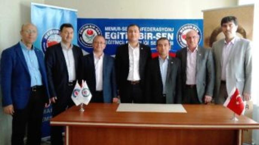 Eğitim Bir Sen&rsquo;den Ter&ouml;r &Ouml;rg&uuml;t&uuml;ne Ve Destek&ccedil;ilerine Lanet