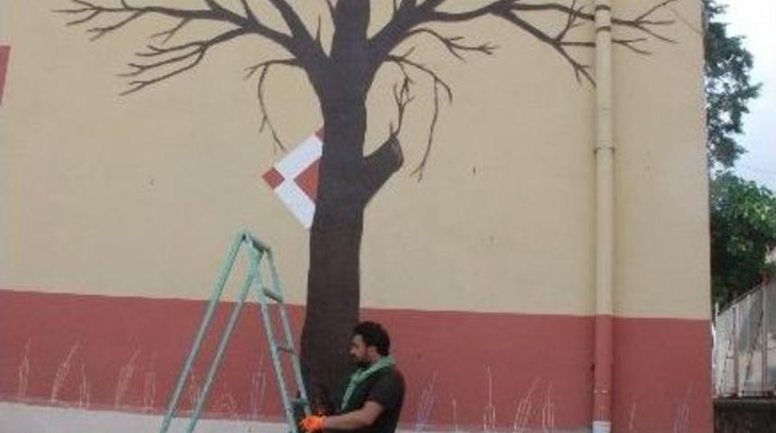 Okul Duvarları Kuş Evleri İle S&uuml;slenecek