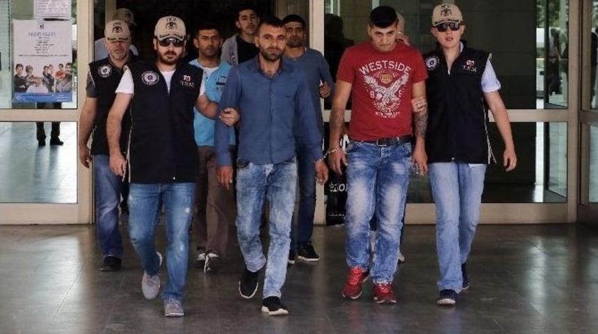 Baba, Ter&ouml;r Su&ccedil;undan Tutuklanan Oğluna T&uuml;k&uuml;r&uuml;p Tepki G&ouml;sterdi