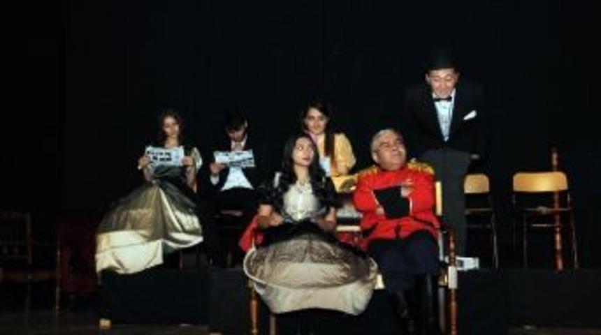 Kent Tiyatrosu Engelliler İ&ccedil;in Perde Dedi