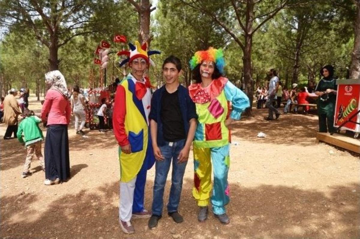 Ayvalıklı Engelli &Ccedil;ocuklara Palya&ccedil;olu Piknikli Eğlence