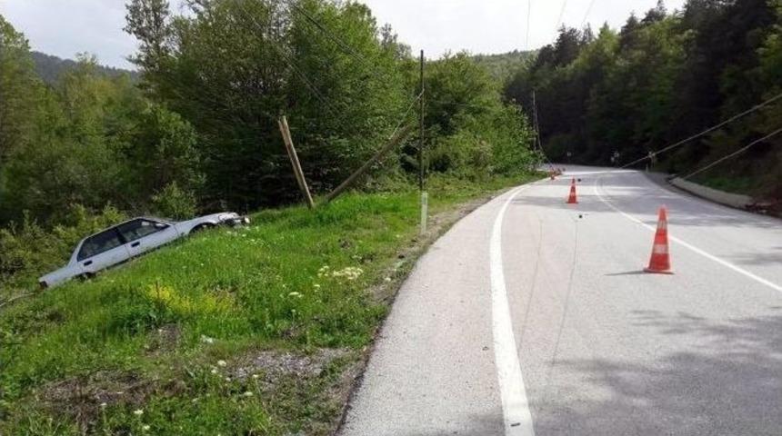 Bolu&rsquo;da Otomobil Elektrik Direğine &Ccedil;arptı