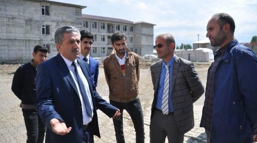 Muş&rsquo;a &Uuml;&ccedil; Okul Kompleksi