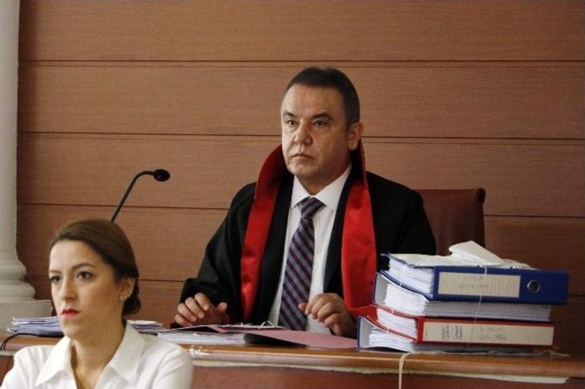 Konyaaltı Belediye Başkanı Adliye Koridorlarında