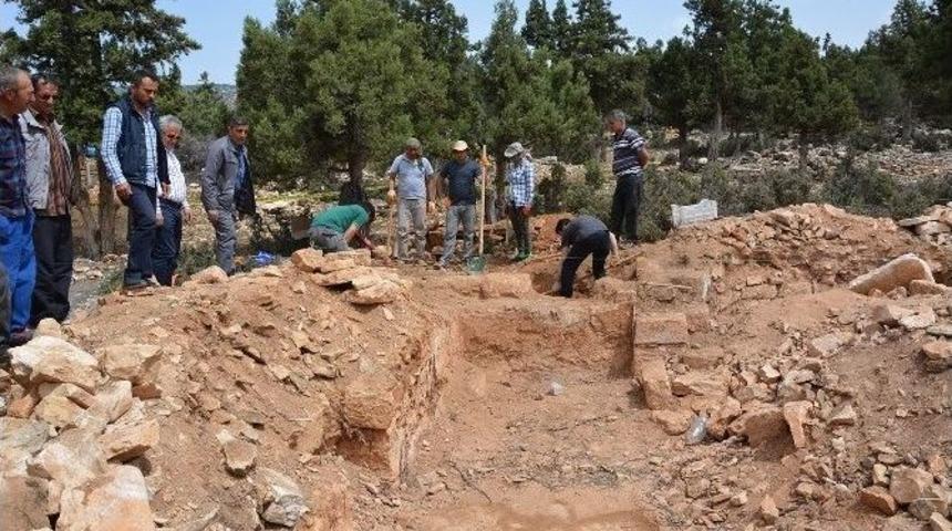Tarihi Kilise Alanında Kazı Başladı