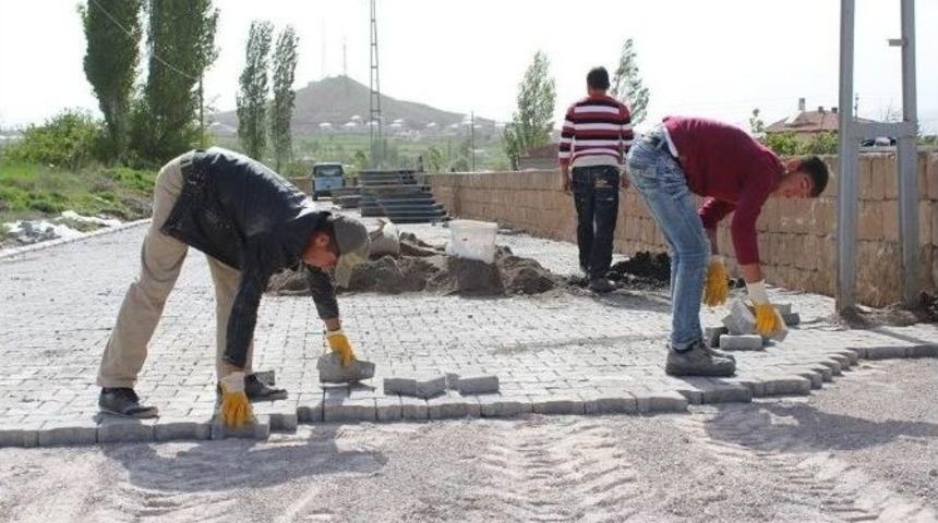 B&uuml;nyan Belediyesi B&uuml;y&uuml;k Tuzhisar Ve Elbaşı Mahallesinde Yol Yapım &Ccedil;alışmalarına Başladı