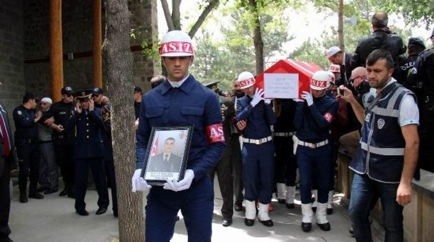 &Ccedil;ukurca Şehidi Uzman &Ccedil;avuş Akarsu Son Yolculuğuna Uğurlandı