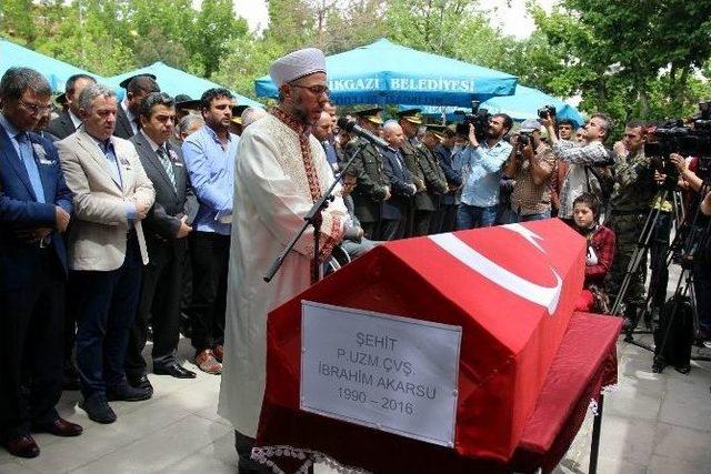 &Ccedil;ukurca Şehidi Uzman &Ccedil;avuş Akarsu Son Yolculuğuna Uğurlandı 2