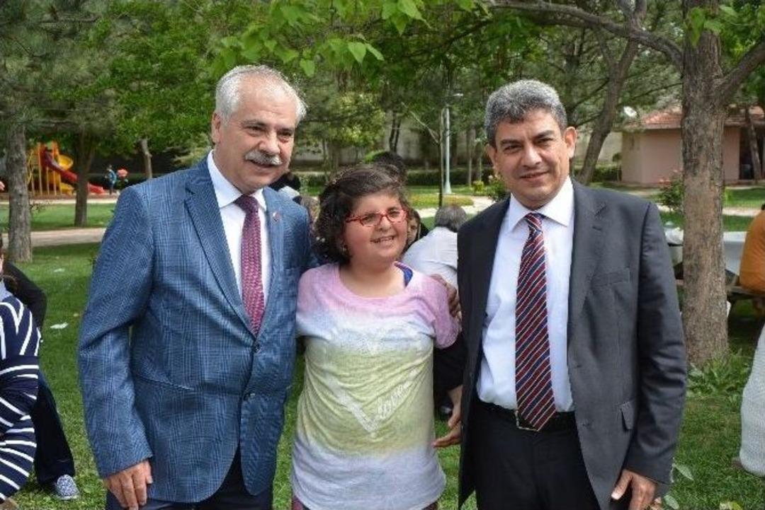 Engelliler Kahvaltıda Doyasıya Eğlendi