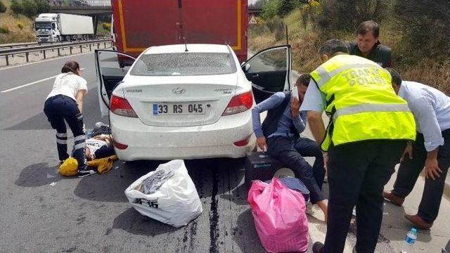 Tır’a Arkadan Çarpan Otomobildeki Gençler Yaralandı