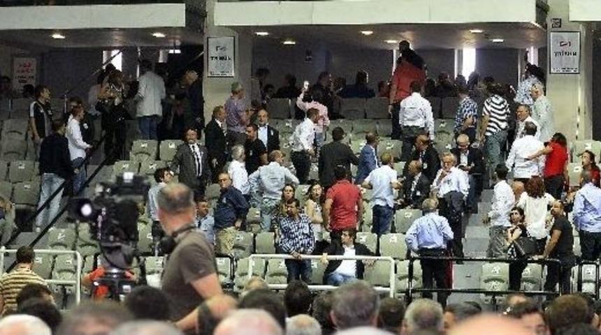 Beşiktaş Kongresinde &Uuml;yelik Giriş &Uuml;creti Kavgaya Sebep Oldu