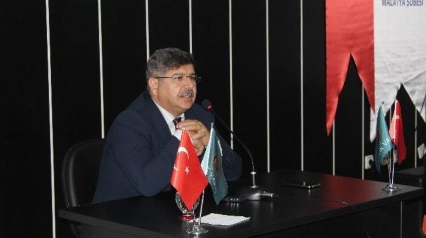 T&uuml;rkiye Gazetesi Genel Yayın Y&ouml;netmeni İsmail Kapan Malatya&rsquo;da S&ouml;yleşiye Katıldı
