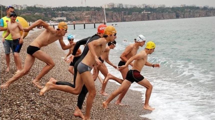 Antalyalılar &ldquo;halk Triatlonu&rdquo;na Koştu