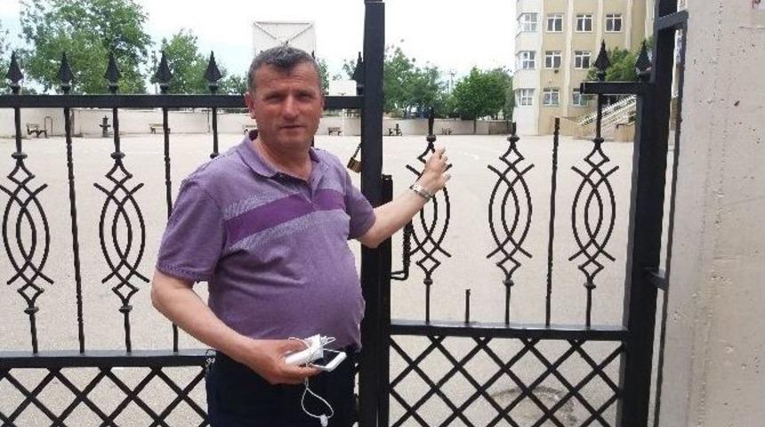 Koluna Saplanan Demir İle Birlikte Hastaneye Kaldırıldı