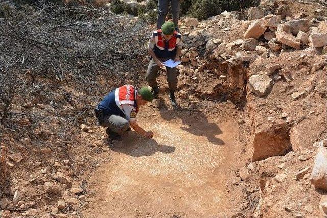 Kaçak Kazı Yaparken Bulduğu 2500 Yıllık Kiliseye Gönüllü Bekçi Oldu