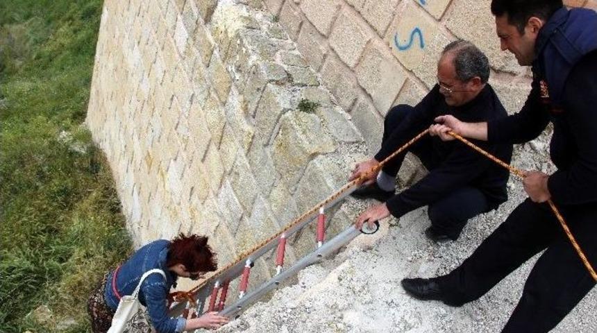 &Uuml;niversite &Ouml;ğrencileri: &ldquo;alo 155 Tarihi Kalenin Bur&ccedil;larında Mahsur Kaldık&rdquo;