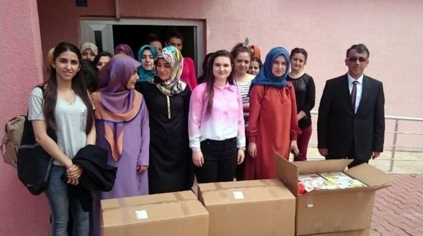 &Uuml;niversite &Ouml;ğrencilerinden G&uuml;venlik G&uuml;&ccedil;lerine Destek