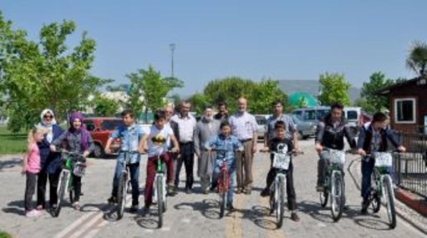 İhh Yetimlerin G&ouml;nl&uuml;n&uuml; Fethetti