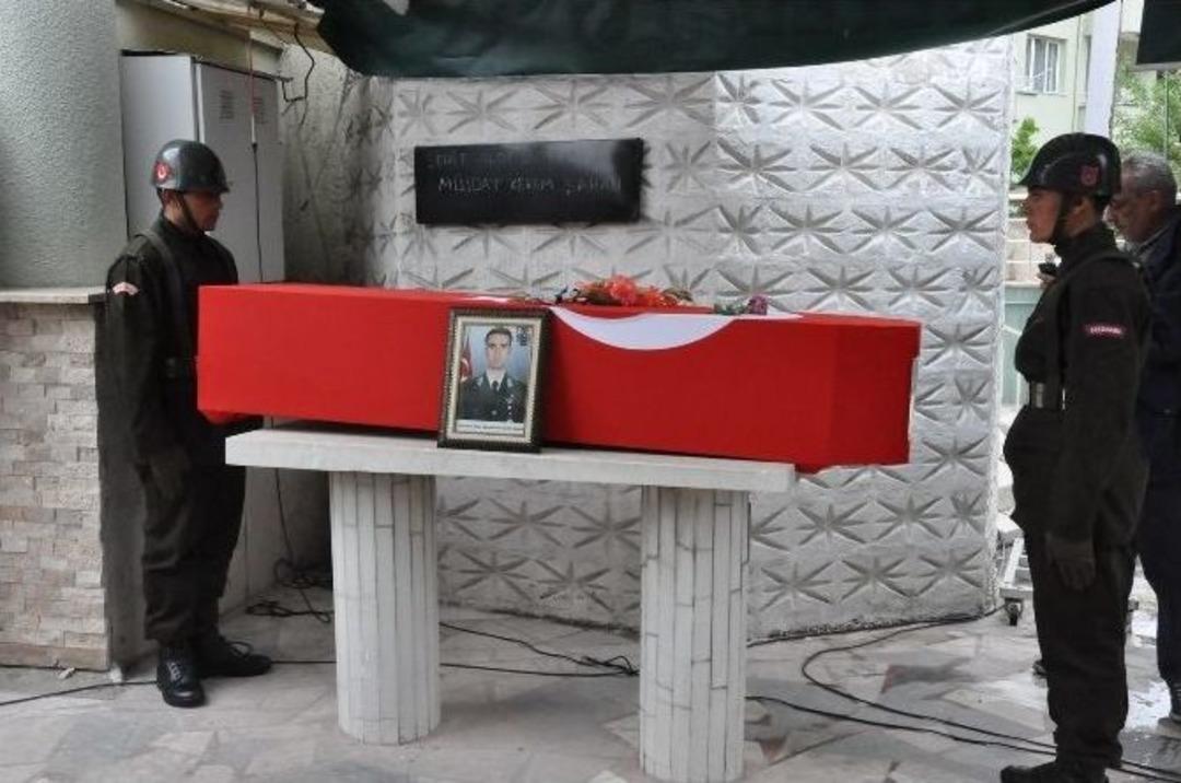 Şehit Pilot &Uuml;steğmen Şahan&rsquo;ı Binlerce Uşaklı Uğurladı