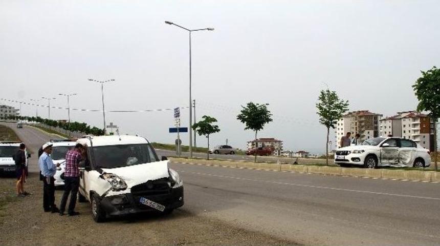 Samsun&rsquo;da Trafik Kazası: 4 Yaralı