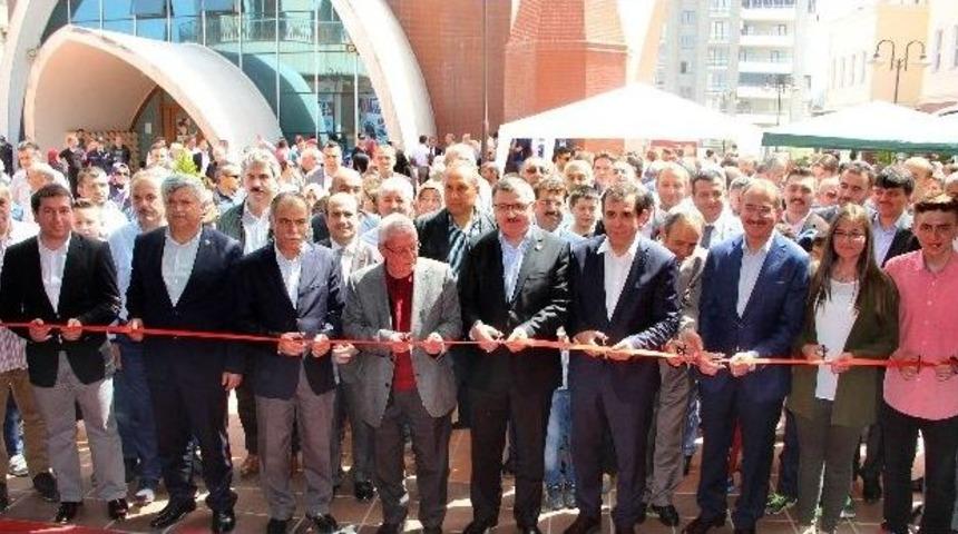 &Ccedil;arşamba Kitap Fuarı Başladı