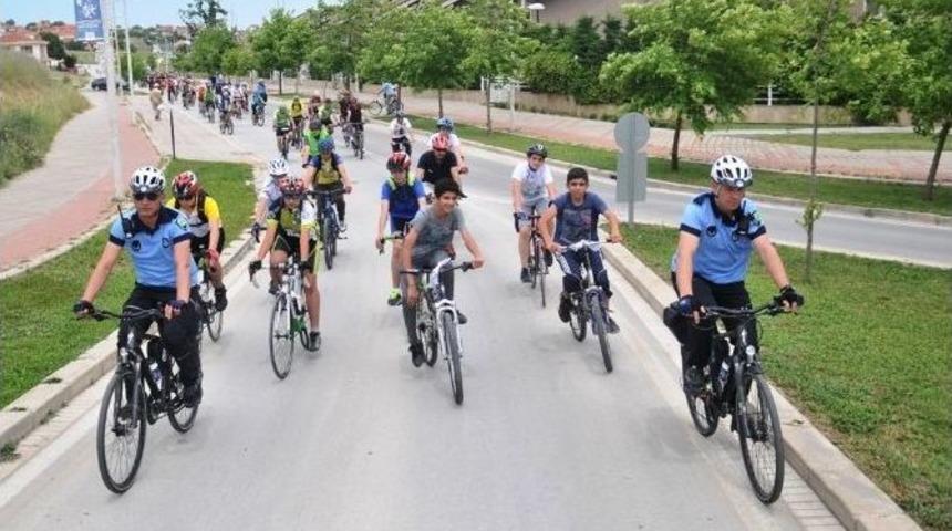 Bisiklet Tutkunları Sağlık Ve &Ccedil;evre İ&ccedil;in Pedal &Ccedil;evirdi