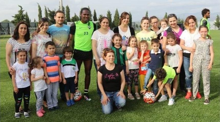 Akhisar Belediyespor&rsquo;a Miniklerden Başarı Dileği