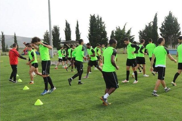 Akhisar Belediyespor’a Miniklerden Başarı Dileği