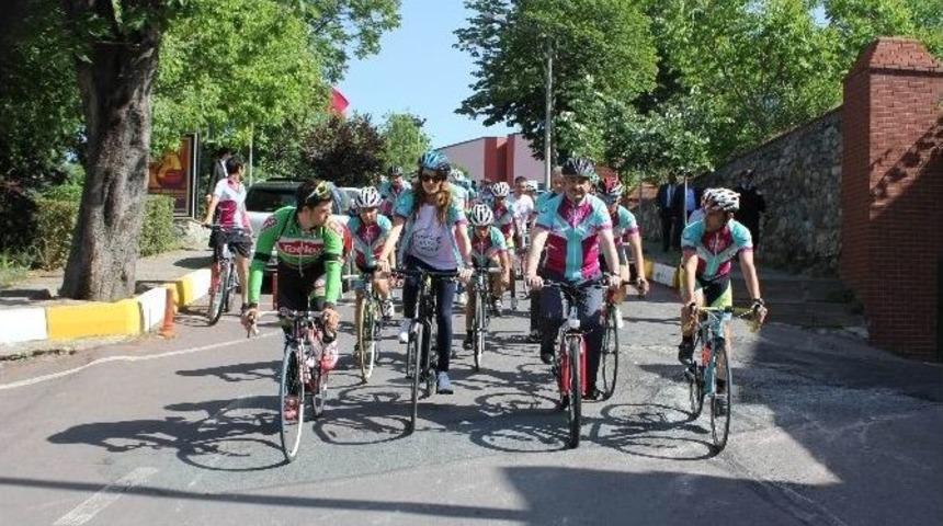 Bakan M&uuml;ezzinoğlu: "&ouml;nemli Olan Kendimize Değer Vermek Ve Saygı Duymak"