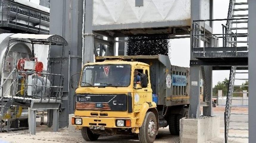 Muratpaşa’dan 107 Günde 40 Bin Ton Asfalt