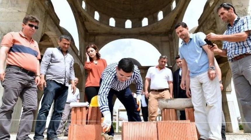 &Ccedil;elebi Sultan Mehmed Camii&rsquo;sine İlk Tuğla T&uuml;t&uuml;nc&uuml;&rsquo;den