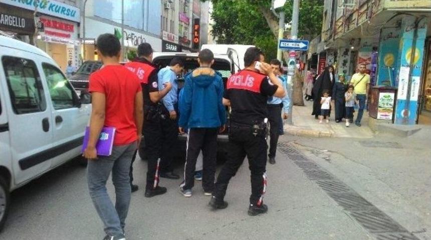 &Uuml;zerinden Uyuşturucu Hap &Ccedil;ıkan 2 Kişi G&ouml;zaltına Alındı