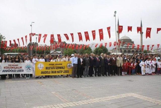 Gençlik Haftası Törenle Başladı