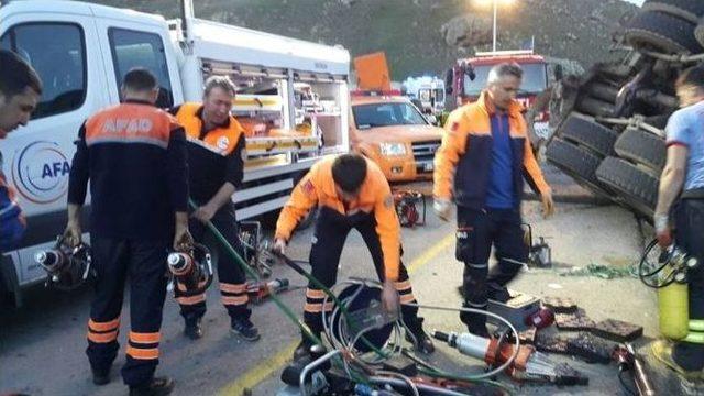 Erzurum&rsquo;da Beton Mikseri Devrildi: 1 Yaralı 1