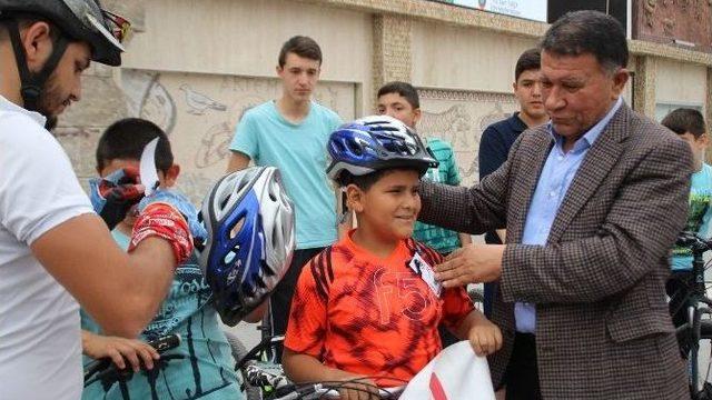 Erzin Belediye Başkanı Şimşek’ten Çocuklara Kask