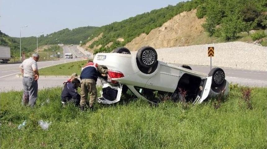 Hasta Ziyaretine Giden Otomobil Takla Attı: 5 Yaralı