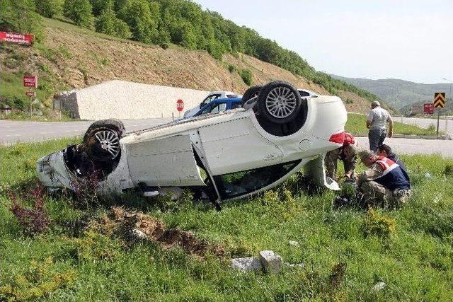 Hasta Ziyaretine Giden Otomobil Takla Attı: 5 Yaralı