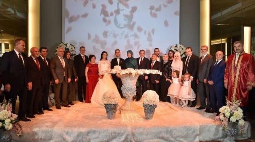11. Cumhurbaşkanı Abdullah G&uuml;l Ve Bakan Elitaş, Emre Ve Esin &Ccedil;iftinin Nikah Şahidi Oldu