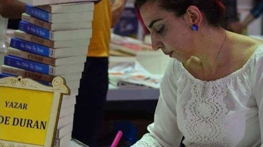 Yazar Sevde Duran, İmza G&uuml;n&uuml;nde Okurları İle Bir Araya Geldi