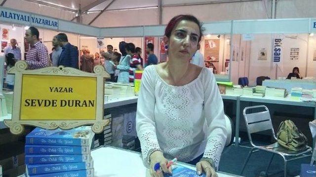 Yazar Sevde Duran, İmza Gününde Okurları İle Bir Araya Geldi 1
