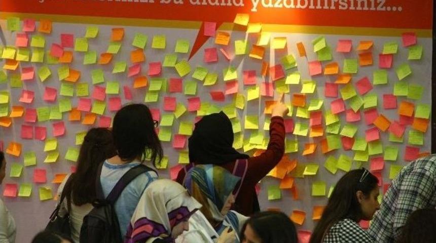 Kitap Fuarı &ldquo;fikir Panosuna&rdquo; Yoğun İlgi