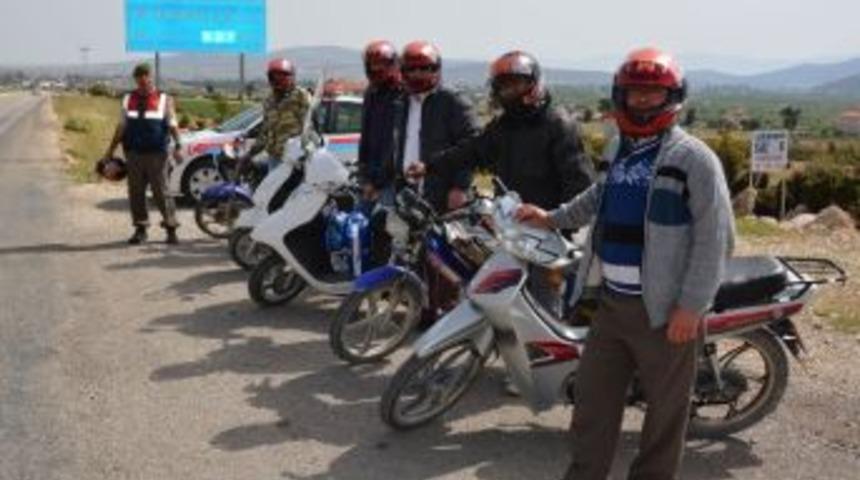Korkuteli’de Motosiklet Sürücülerine Ücretsiz Kask