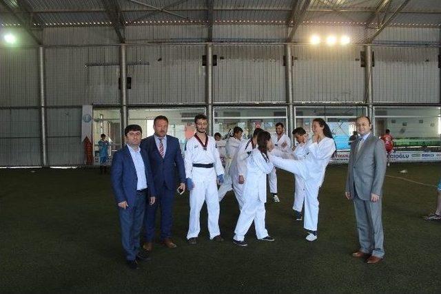 Tufanbeyli Kaymakamlığı’ndan Malzeme Yardımı 1